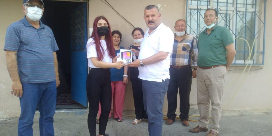 Uluköylü tableti teslim etti