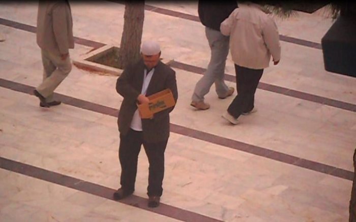 Müezzin yardım paralarını cebe indirirken yakalandı