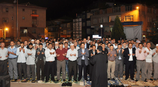 Dilovası Mısır ve Suriyeli mazlumları unutmadı