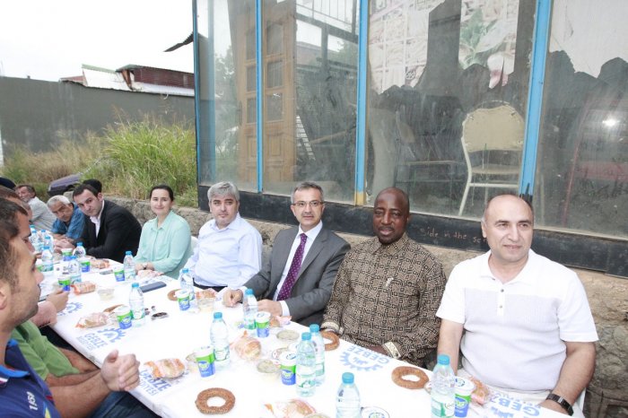 İftar programında yabancı konuk