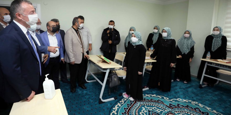 Başkan Büyükakın, “Çocuklarımızın her anında yanlarındayız’’