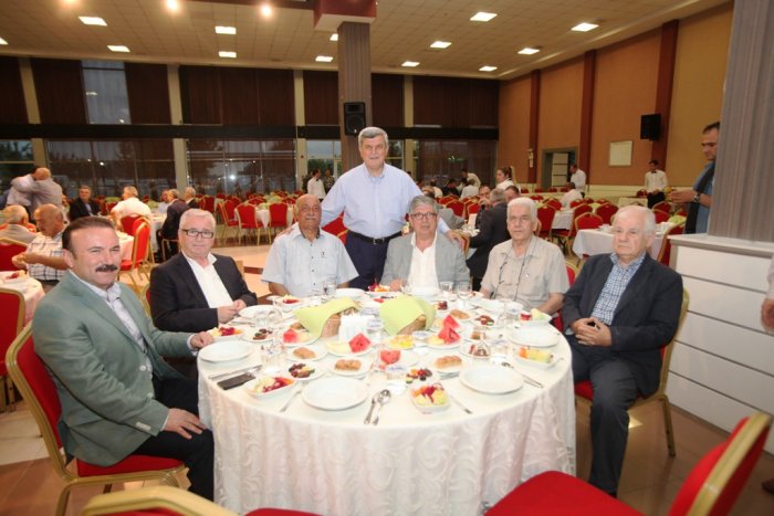 Eski ve yeni başkanlar birlikte oruç açtı