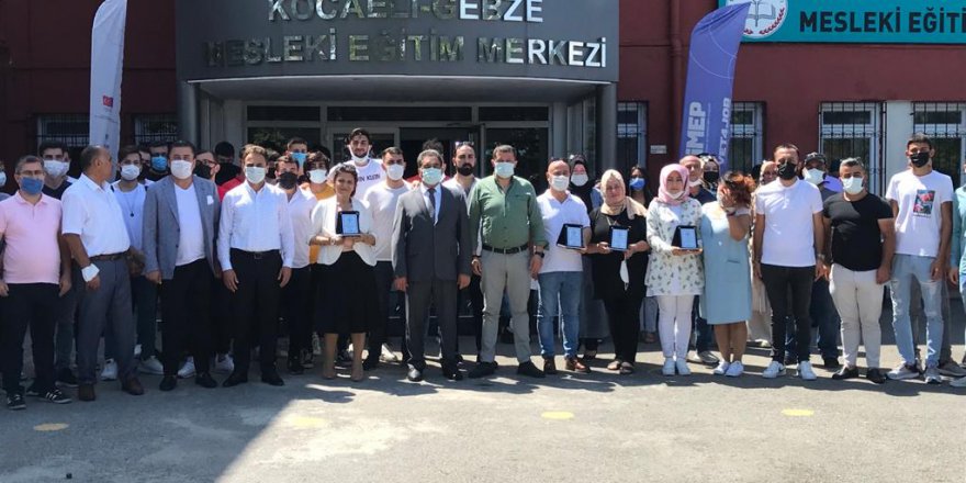 98 öğrenci diplomasını aldı