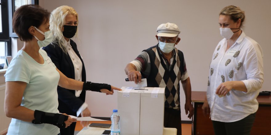 Bulgaristan vatandaşları, sandık başına gitti