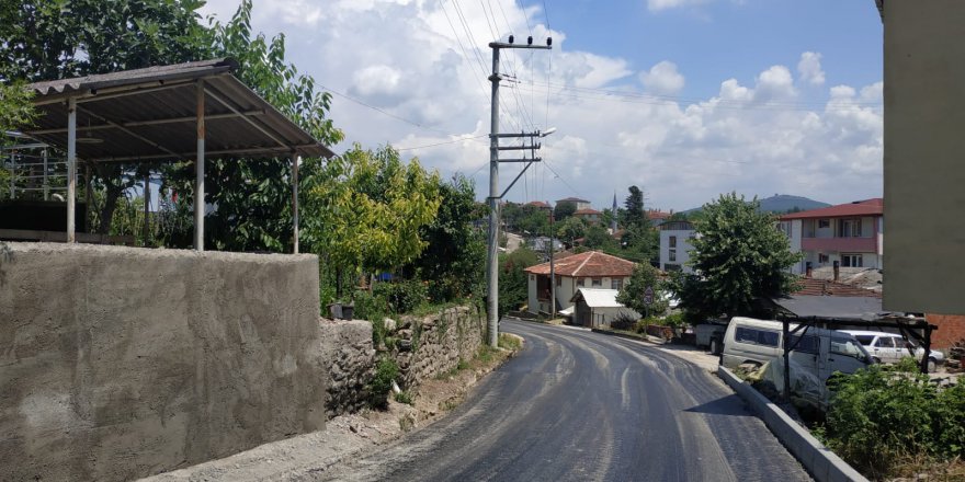 Tepecik Çiftlik Caddesi'nde aşınma asfalt seriliyor