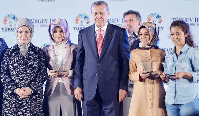 Erdoğan evlilik yaşına da karıştı, gençleri TÜRGEV'e davet etti