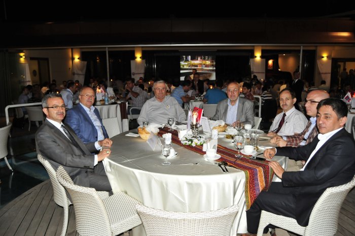 Yöneticiler ve çalışanlar iftar yemeğinde buluştu