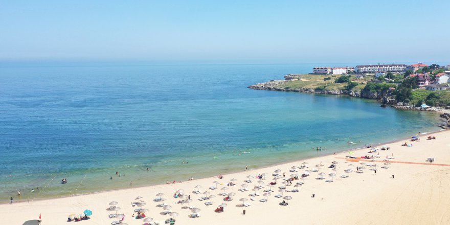 Mavi bayraklı plajları tatilcileri bekliyor