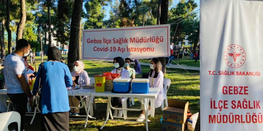 Sağlıkçılar aşı konusunda bilgilendirdi