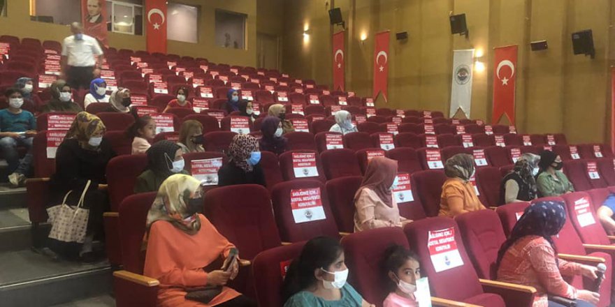 Anne ve anne adaylarına seminer verildi