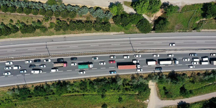 Kocaeli'de akıcı trafik yoğunluğu yaşanıyor