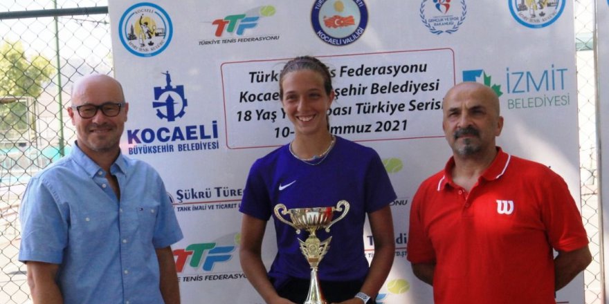 Tenis'te heyecan dindi