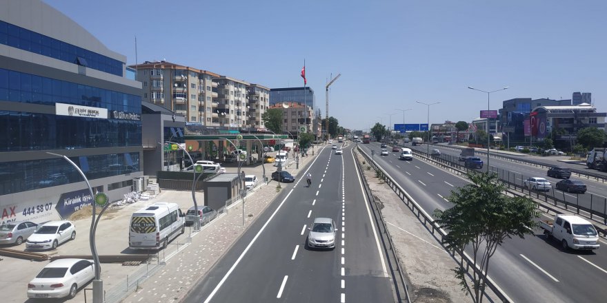 İstanbul Caddesi'nde yol çizgileri çizildi