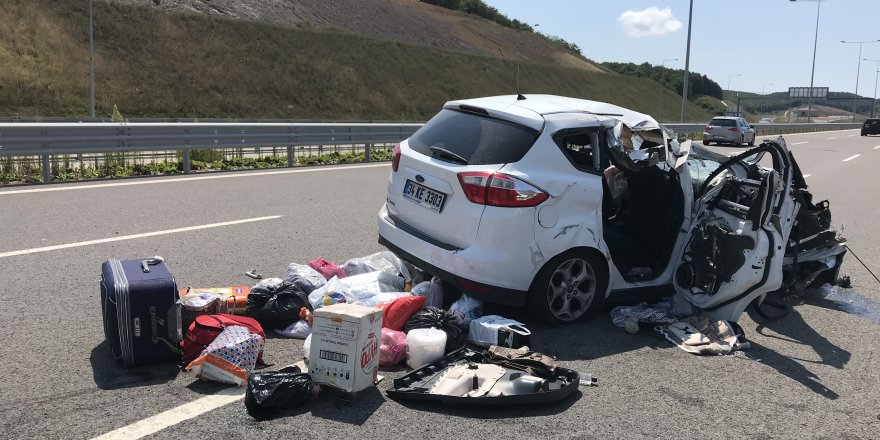 Otomobil tıra çarptı: 5 yaralı