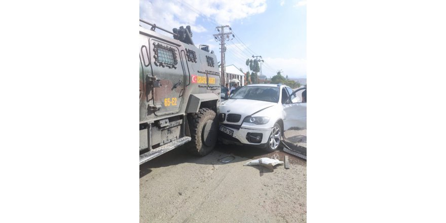 Lütfü Türkkan'ın içinde olduğu araç kaza yaptı
