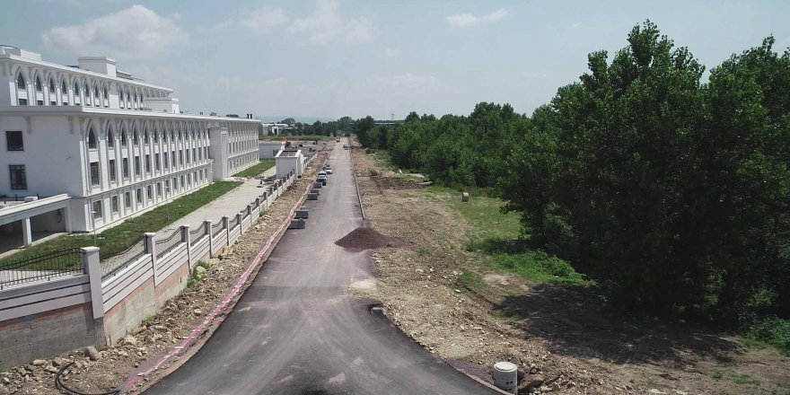 Yeni Emniyet Müdürlüğü yolu ve otoparkı asfaltlandı