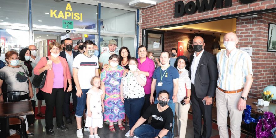 Down Cafe kapılarını yeniden açtı