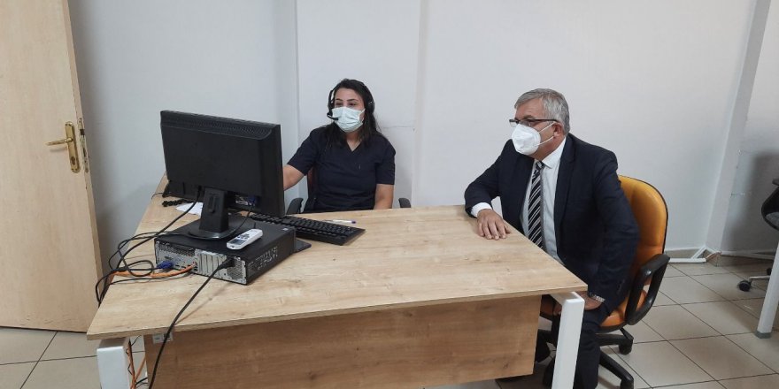 Günde 5 bin kişiyi arayıp aşı için ikna etmeye çalışıyorlar