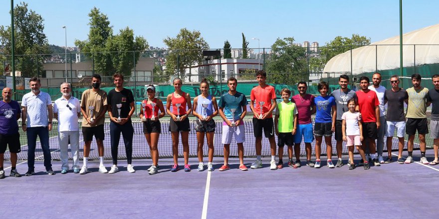 Tenis’te heyecan dindi