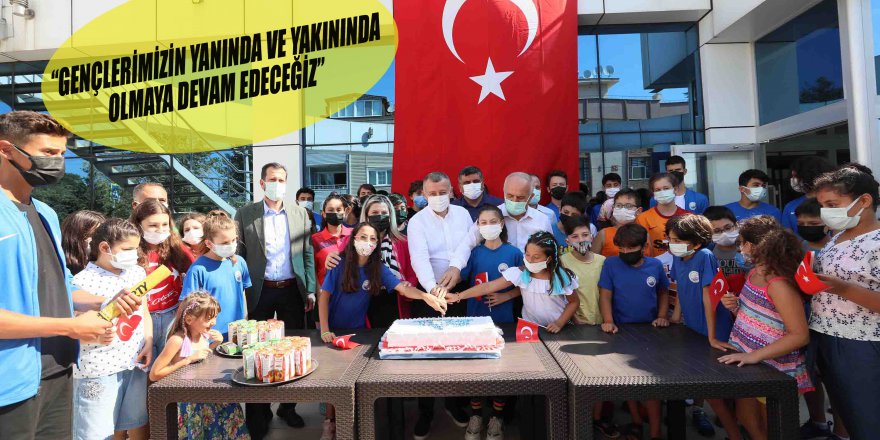 Başkan Büyükakın, Kocaeli Yüzme Kulübü’nün 21. yılını kutladı