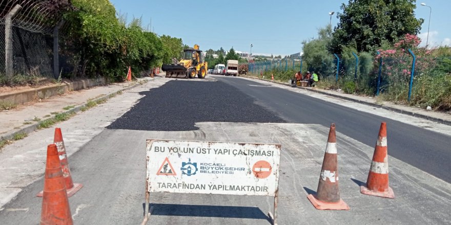 Çayırova'daki iki önemli caddeye konfor geldi