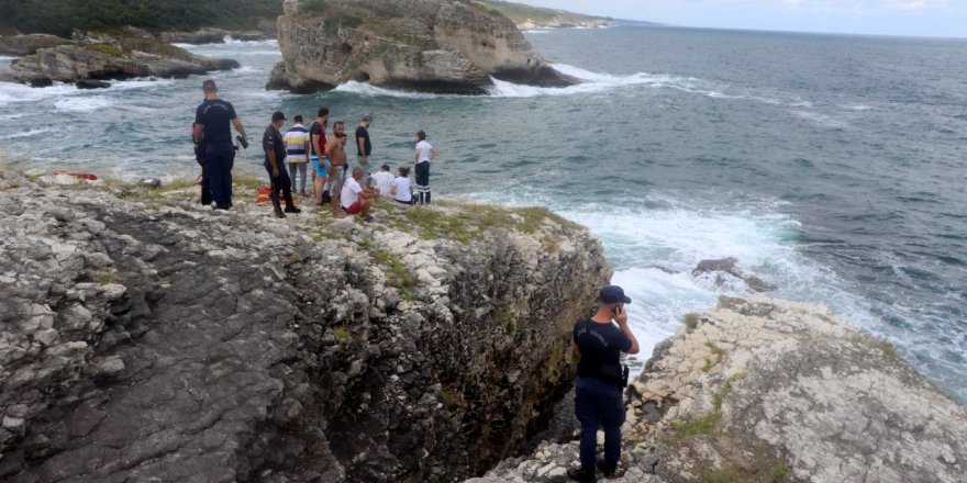 Dalgalara kapılan gencin cesedine ulaşıldı