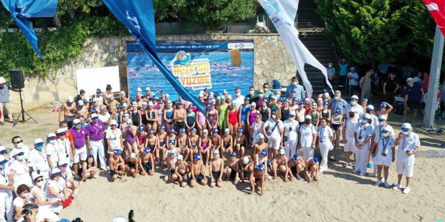 Açık su yüzme yarışının startını başkan Büyükakın verdi