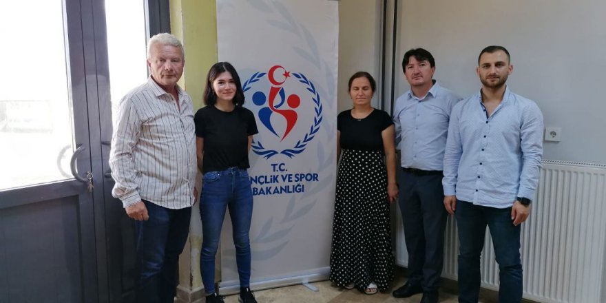 Milli karateci Yağmur’a %100 burs