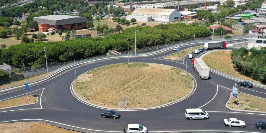 Çiftlik Caddesi’ndeki yeni kavşakla trafik daha güvenli