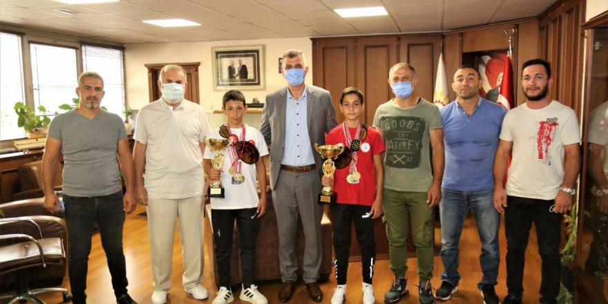 Gölcük’ün güreşteki altın çocukları