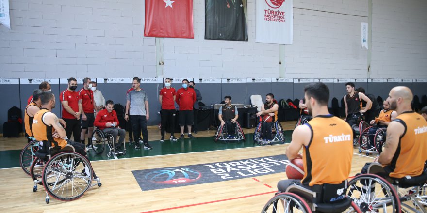 Bakanı Kasapoğlu sporcuları ziyaret etti