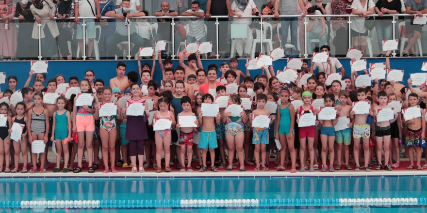 Minik yüzücüler sertifikalarını aldı