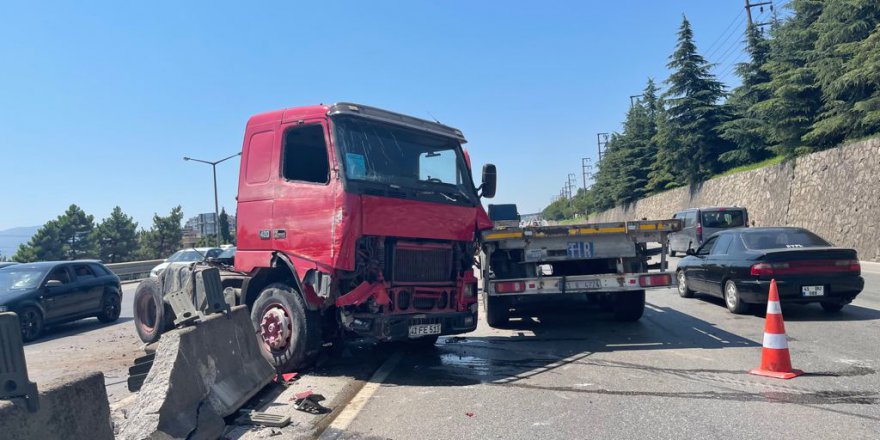 Beton bariyeri yıkıp, karşı şeride geçti