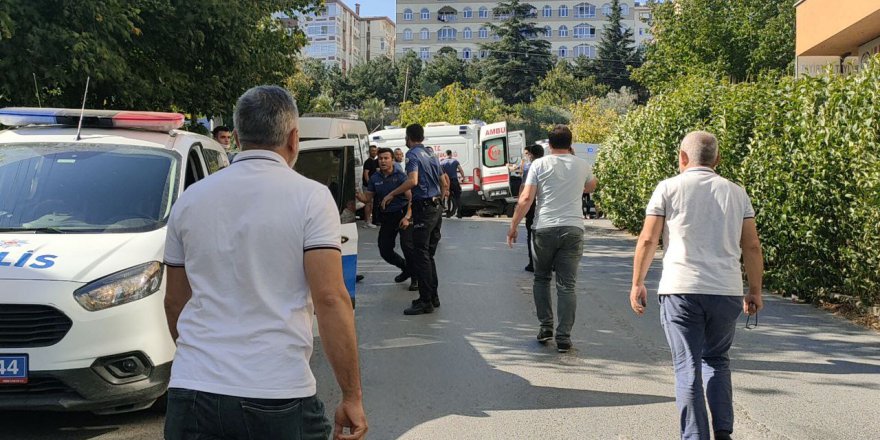 Bıçaklı kavgadaki anne ile oğlu tutuklandı