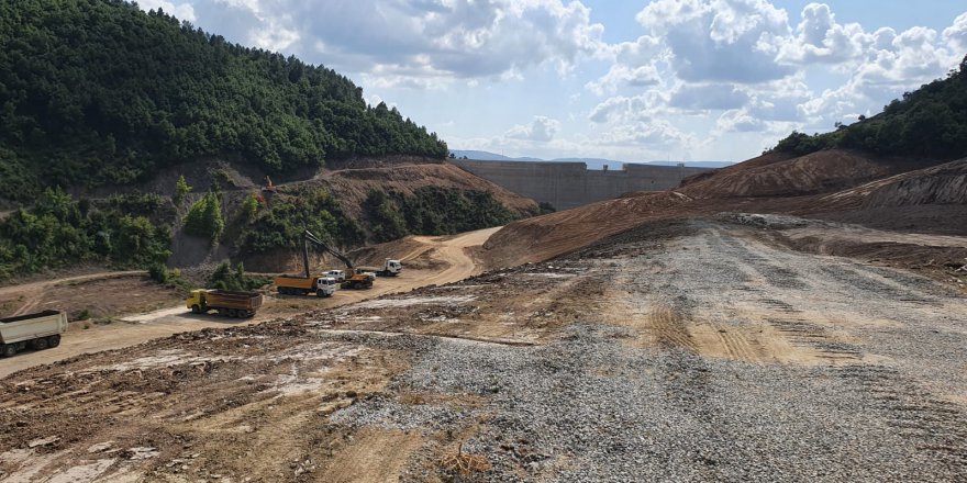 İhsaniye Barajı’nda temizlik çalışmaları yapılıyor