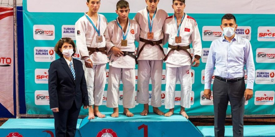 Büyükşehir Kağıtsporlu judocular gelecek için umut verdi