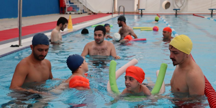 En ÖZEL yüzme etkinliği