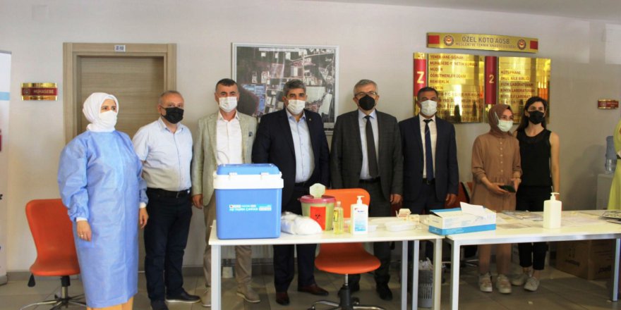 Kovid-19 aşısı yaptıran 106 lise öğrencisi, yaşıtlarına örnek oldu