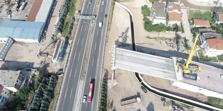 Otoyol Geçiş Köprüsü’nde kirişler konulmaya başlandı
