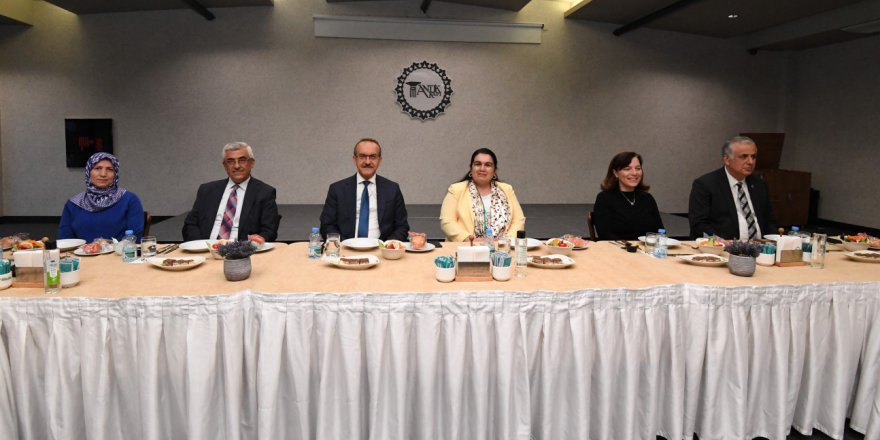 Kaymakamlar için veda yemeği verildi