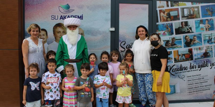 Su Akademi’de minikler kulaç attı