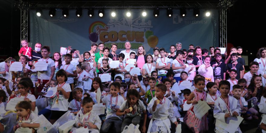 Çocuklar Zafer Bayramı’nı doyasıya kutladı