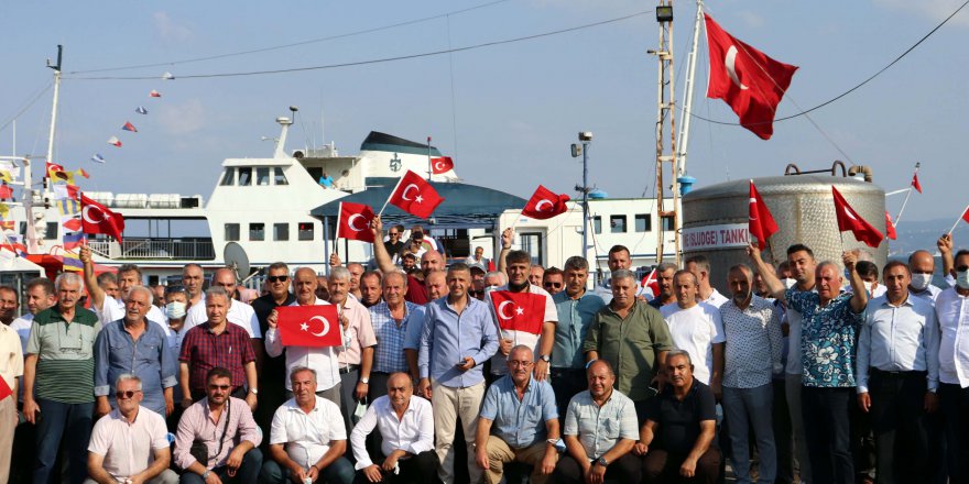 Muhtarlar zafer coşkusunu körfez turunda yaşadı