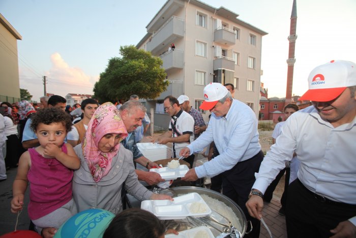 Çayırova’da iftar birlikte açıldı