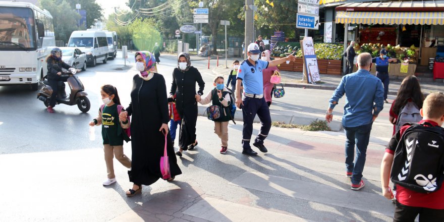 Büyükşehir Zabıtasıyla okul önleri güvende