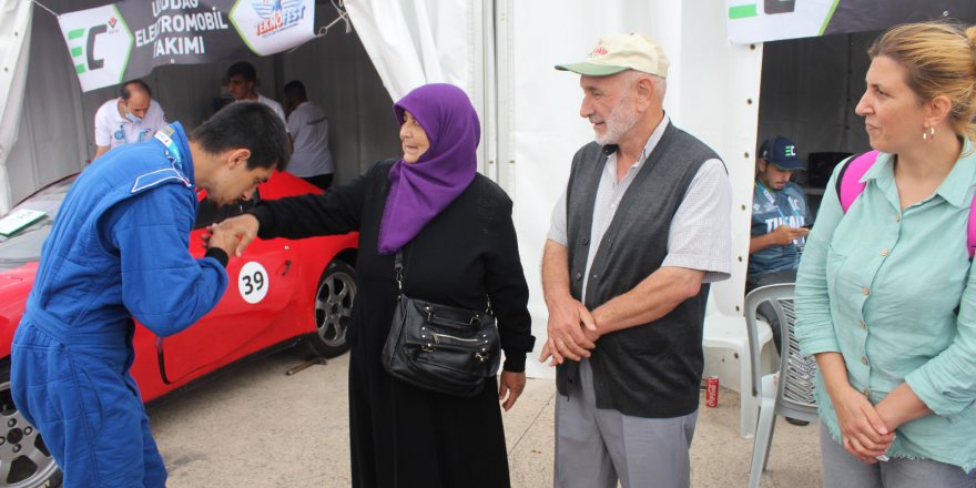 TEKNOFEST’te yarışan torunu için kilometrelerce yol geldi