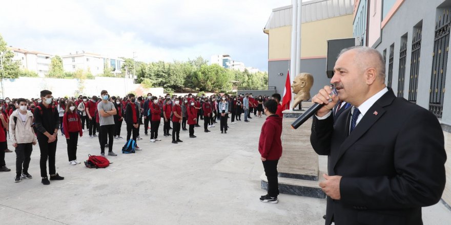 Başkan Büyükgöz öğrencilerin heyecanına ortak oldu