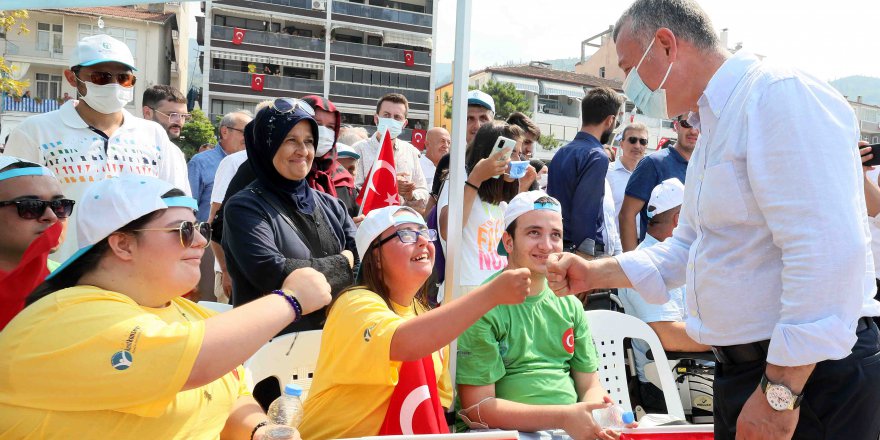 Büyükakın özel çocuklara ve ailelerine teşekkür etti