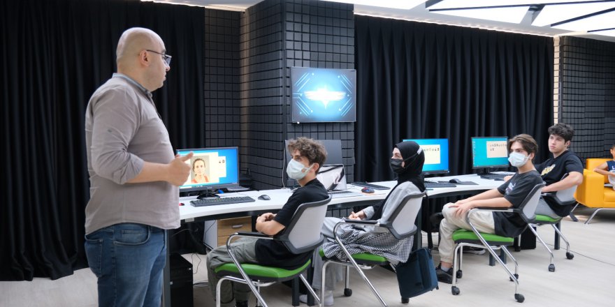 Geleceğin karikatüristleri ve youtuberları yetişiyor