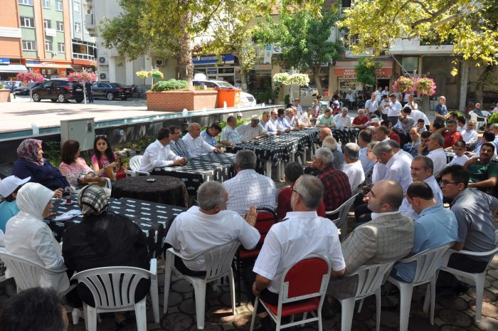 Darıca ailesi Çınaraltında bayramlaştı